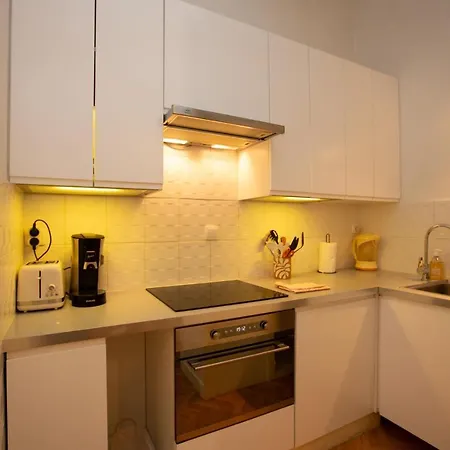 Apartment Majestic T2 Calme, Spacieux, Central, Avec Parking